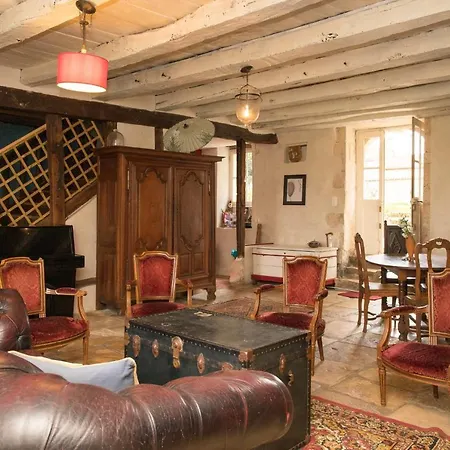 Maison De Maitre Ancien Logis Du Xviie Holiday home Marnay (Vienne)