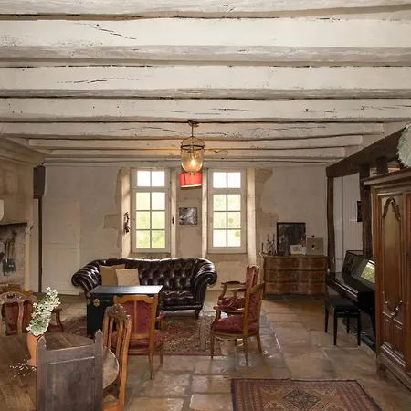 Maison De Maitre Ancien Logis Du Xviie Holiday home *